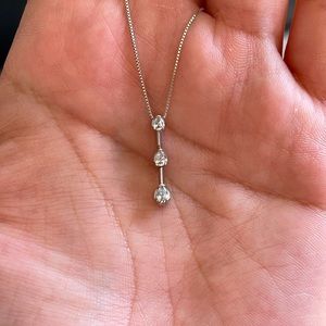 Diamond necklace in 14K white gold setting